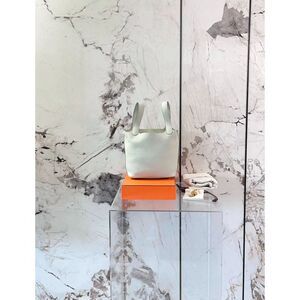 Hermès Women Pre-Loved Bag Very Good Condition